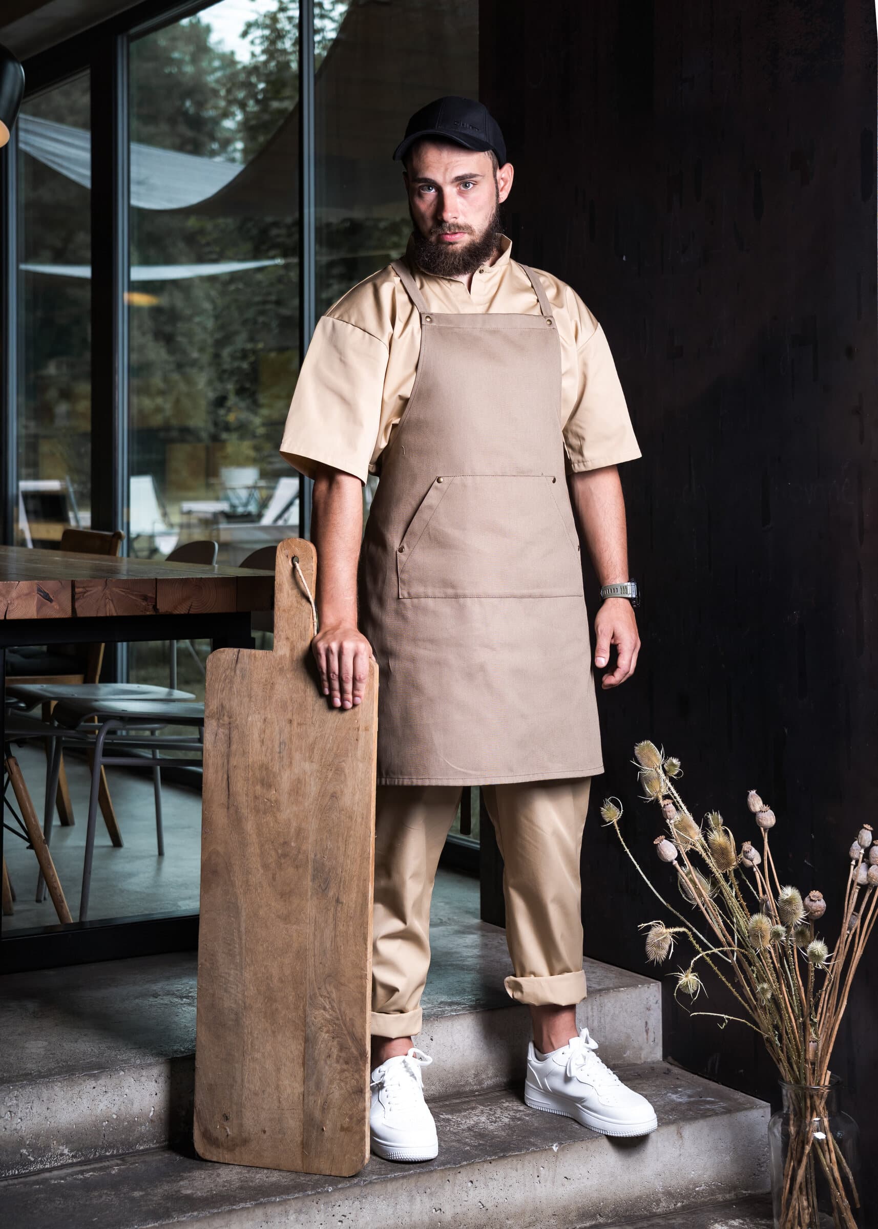 Sand bib apron with a chest pocket